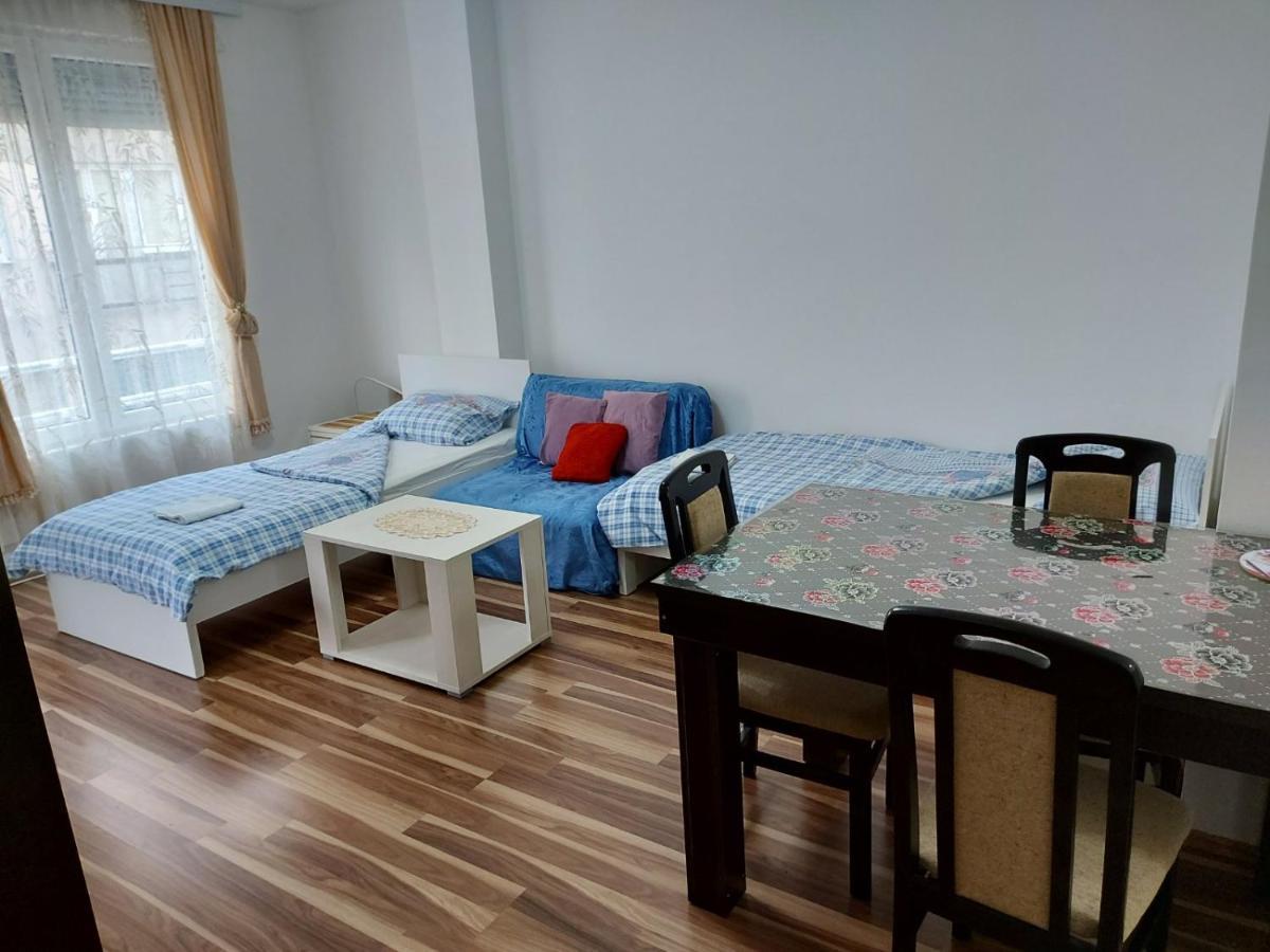 Adam' S Apartment 3 Kladovo Kültér fotó